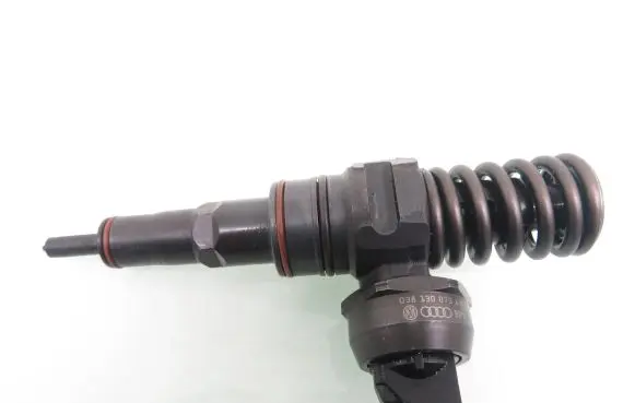 Volkswagen Golf IV Fuel injector 0414720208 038130073AM