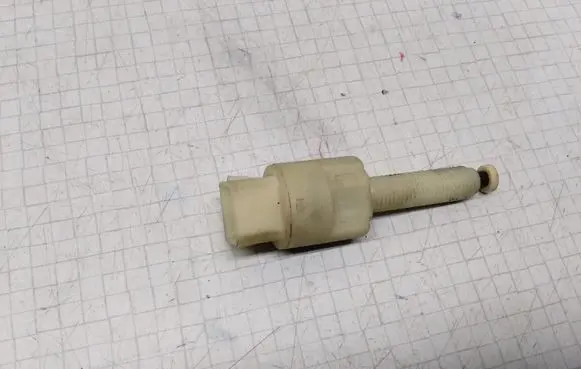 Volkswagen PASSAT B5.5 Brake pedal sensor switch 4A0945515A