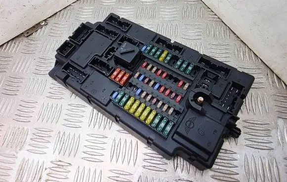 Mini Cooper Countryman R60 Fuse module 9803979 61359803979