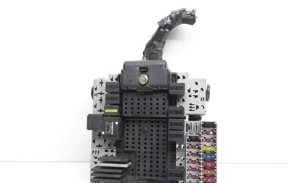 Volvo XC70 Fuse module 8688153 8645729