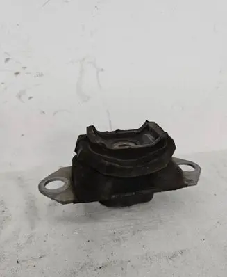 Nissan Qashqai Engine mount bracket 8200356147 8200395661