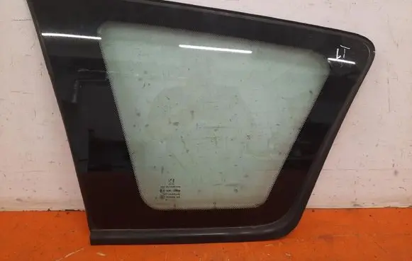 Peugeot 308 Rear side window