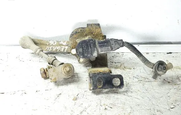 Subaru Legacy Headlight/headlamp level sensor 8D2421 A0132392