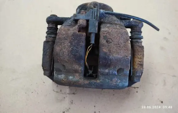 Mercedes-Benz B W245 Front brake caliper