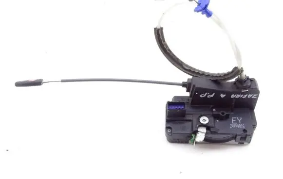 Opel Zafira A Front door lock