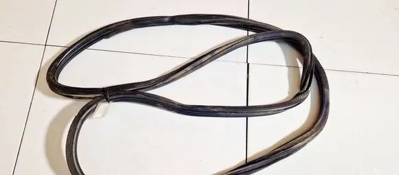 Opel Zafira B Rubber seal front coupe door 