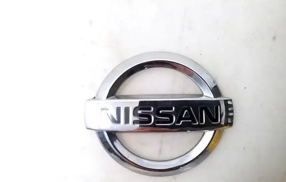 Nissan Note (E11) Manufacturer badge logo/emblem 90890AU400