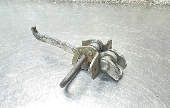 Opel Meriva A Front door check strap stopper 13147255
