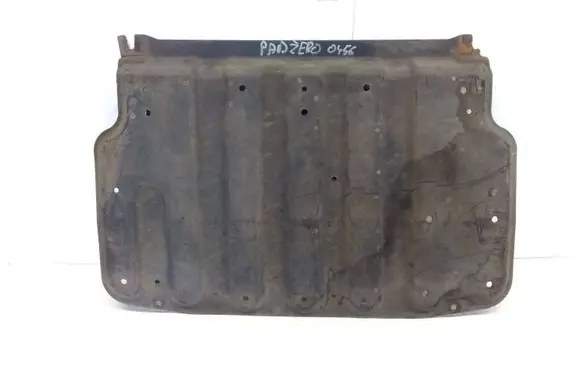 Mitsubishi Pajero Engine splash shield/under tray MR437668