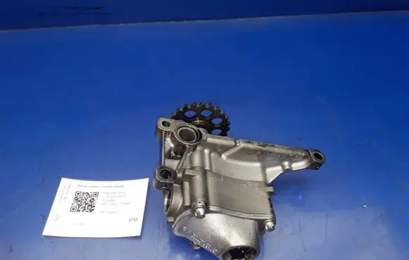 Mercedes-Benz C W203 Oil pump 6111810201 A6111810047
