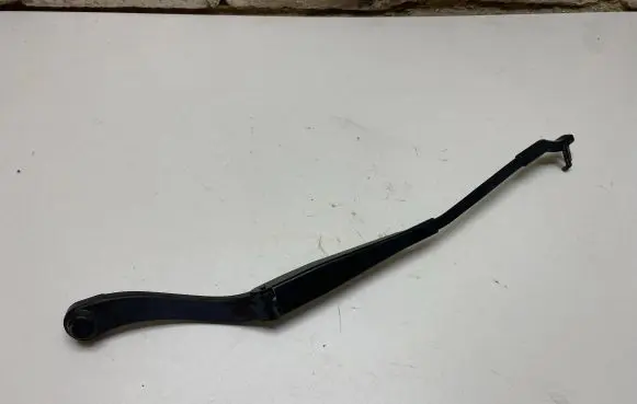 Mercedes-Benz C W204 Front wiper blade arm A2048200044