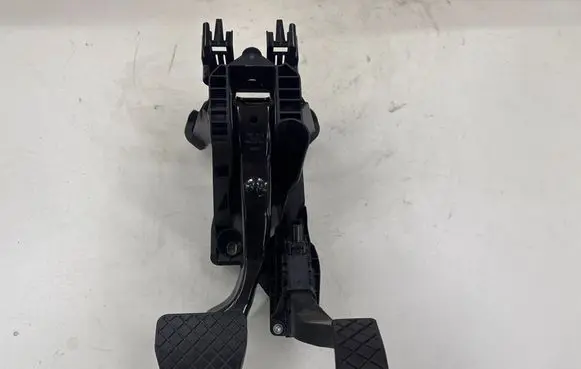 Volkswagen PASSAT B8 Pedal assembly 5Q1723503K 6PV01062181 010221217