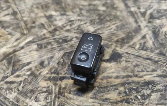 Mercedes-Benz S W220 Electric window control switch A2208213379