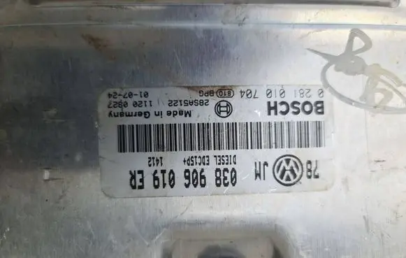 Volkswagen PASSAT B5.5 Engine control unit/module 038906019ER 28SA5122 0281010704