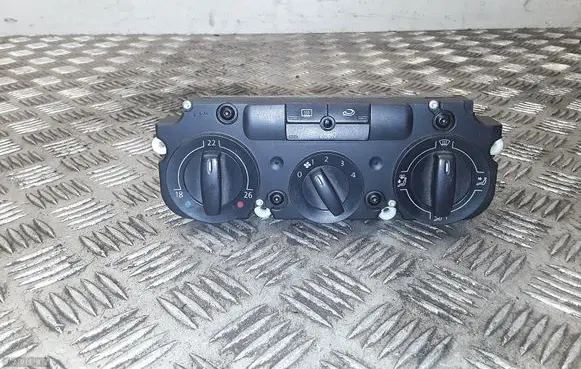 Volkswagen Touran I Climate control unit 