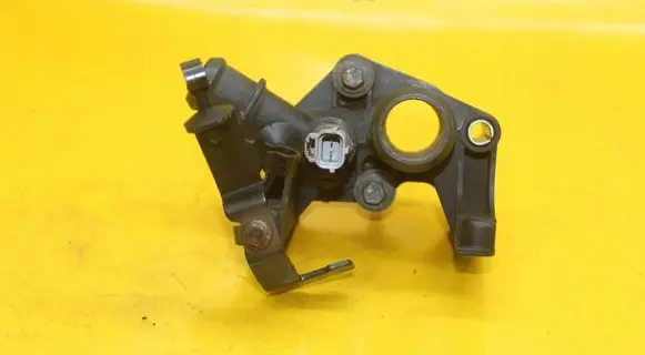 Ford Focus Thermostat housing 7M5G-8K556AC