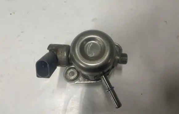 Porsche Cayenne (92A) Mechanical fuel pump 94611031561 0261520304