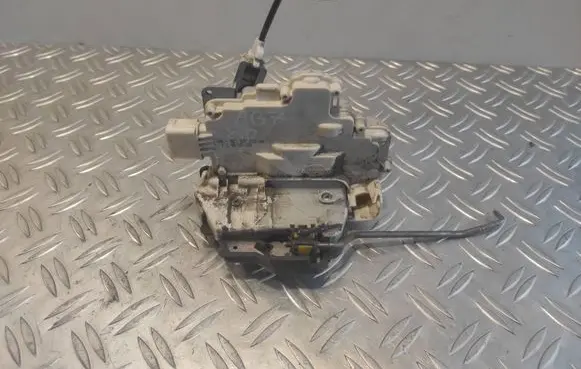 Audi A4 S4 B7 8E 8H Front door lock 8E1837015AA