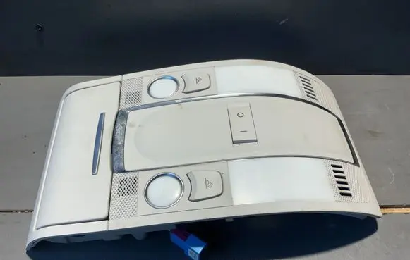 Audi A6 S6 C6 4F Front seat light 18550346 4F0947135BQ 12122007A