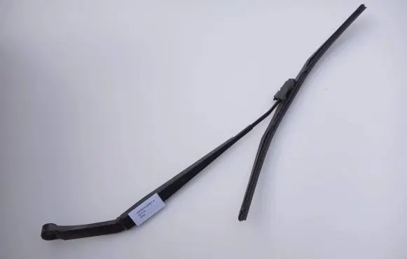 Infiniti QX80 Front wiper blade arm