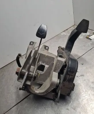 Mercedes-Benz Sprinter W901 W902 W903 W904 Pedal assembly A6382900316