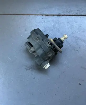 Renault Megane II Headlight level adjustment motor 8200402521