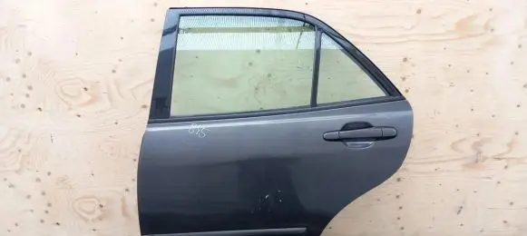 Lexus IS 200-300 Rear door