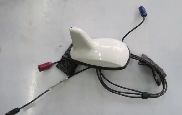 Mercedes-Benz E A207 Aerial GPS antenna 2078201375 A2078201375