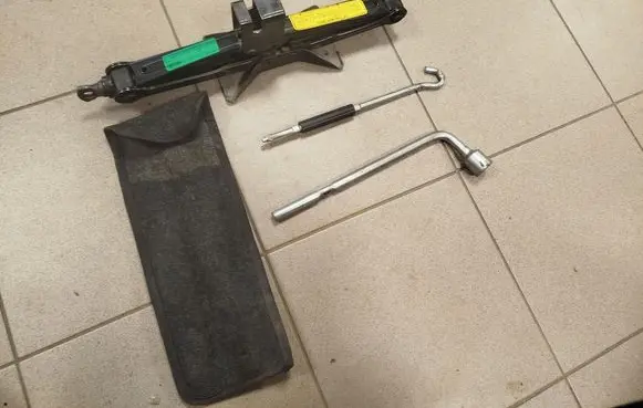 Hyundai H-1, Starex, Satellite Lift Jack 