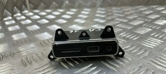 Jeep Grand Cherokee AUX in-socket connector 68141322AA