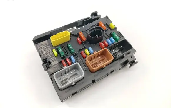 Peugeot 207 Fuse module 9661086980