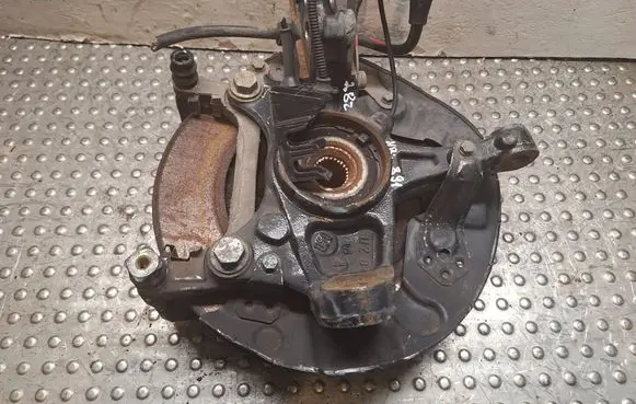 Front wheel hub spindle knuckle