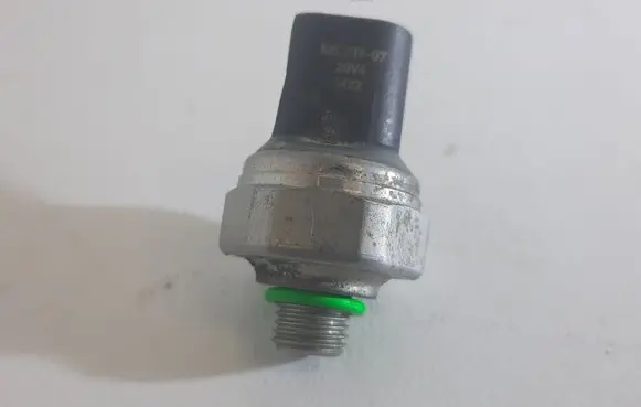 BMW 3 E90 E91 Air conditioning (A/C) pressure sensor 24055910 918146401