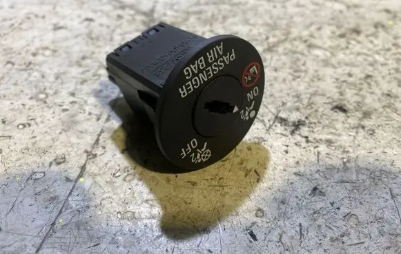 Opel Astra K Passenger airbag on/off switch 13577258