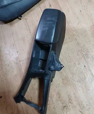 Volvo V70 Glove box central console 