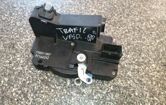 Renault Trafic II (X83) Front door lock 7700311807