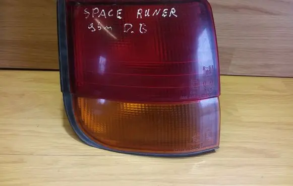 Mitsubishi Space Runner Rear/tail lights 0431550L