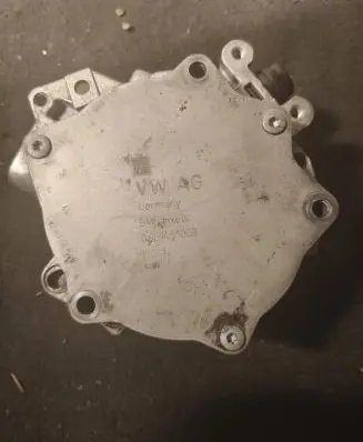 Audi A4 S4 B8 8K Vacuum pump 06L145100B