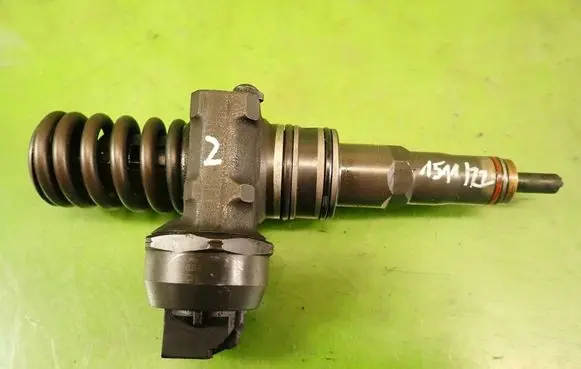 Volkswagen PASSAT B5.5 Fuel injector 038130073AJ 0414720037