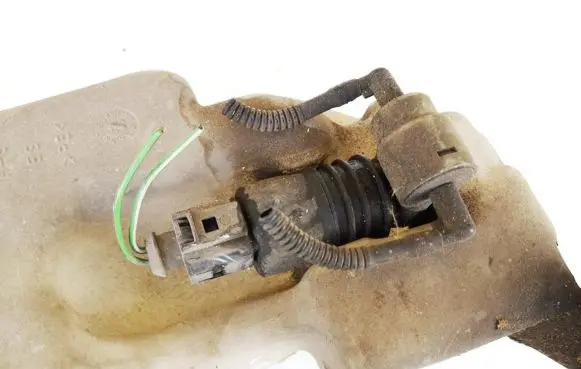 Volkswagen Golf IV Windscreen/windshield washer pump