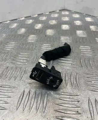 BMW 1 F20 F21 USB socket connector 9229246