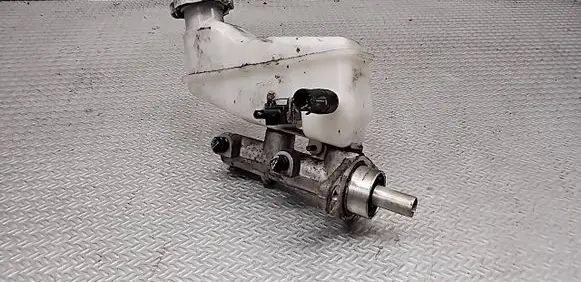 Hyundai i20 (PB PBT) Master brake cylinder