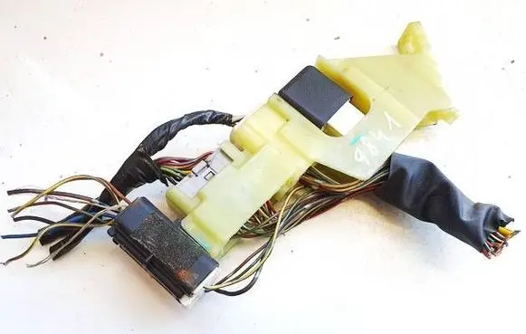 Toyota Avensis T220 Fuse box set 9098704002
