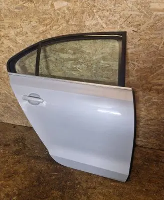 Volkswagen Jetta VI Rear door
