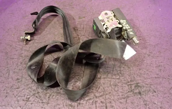 Skoda Fabia Mk1 (6Y) Front seatbelt 6Y0857701B