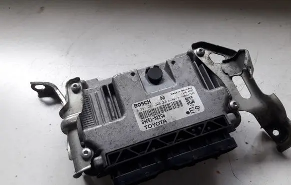 Toyota Auris 150 Engine control unit/module 0261201209