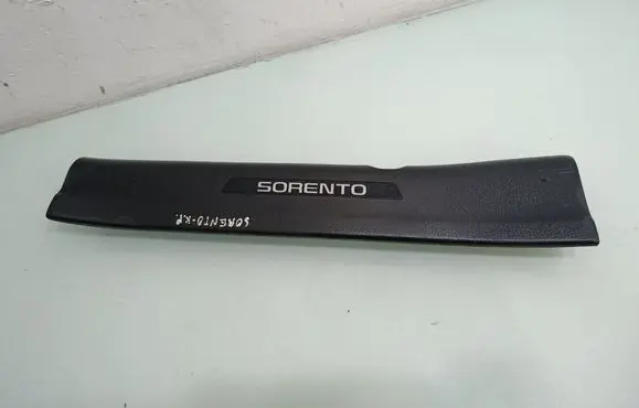 KIA Sorento Front sill trim cover 858742P200