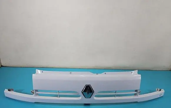 Front bumper upper radiator grill