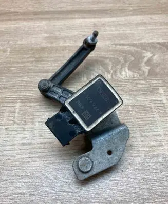 Headlight/headlamp level sensor