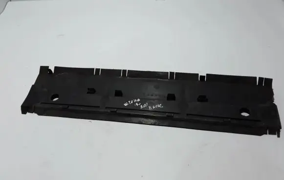 Volkswagen Touareg III Intercooler air guide/duct channel 760121763